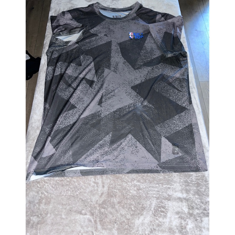 NBA Mens Large Grey Geometric Star Print Performance Short Sleeve T-Shirt Logo